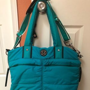 LuluLemon fast in flight bag